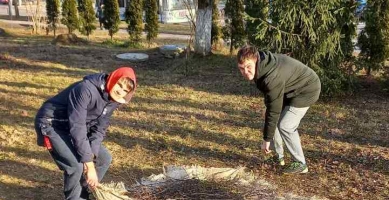 Уборка прихрамовой территории