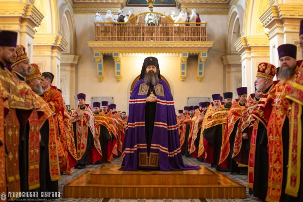 В праздник Пасхи клирик и певчая нашего храма удостоены церковных наградПодробнее